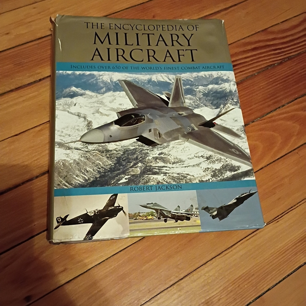 Combat Aircraft Collection Book - Picture 2 of 9